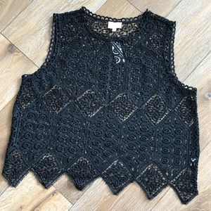 Deletta Lace style shell (NWT)
